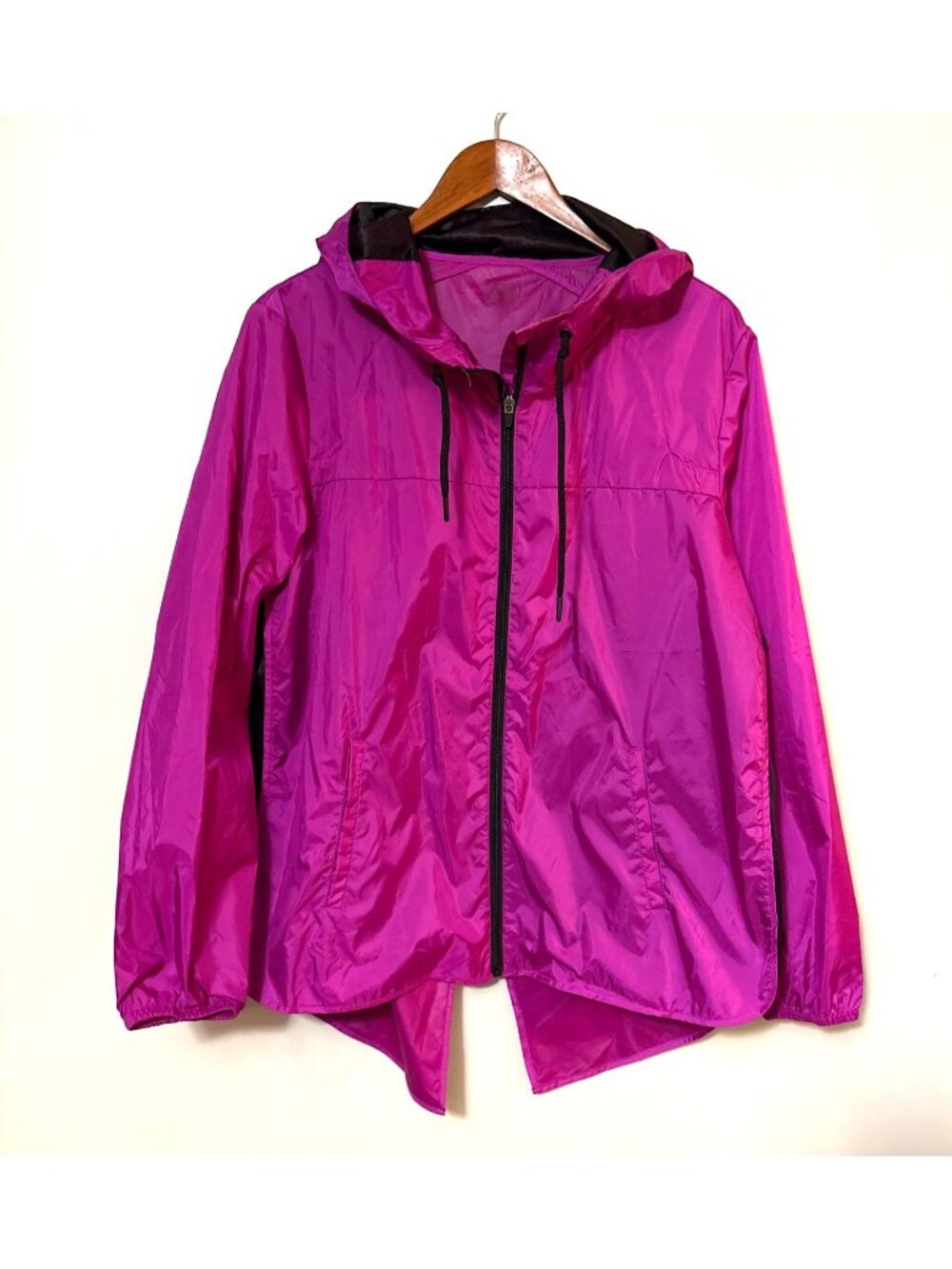 Fuchsia rain jacket Size Medium split back zip up‎ with hood
